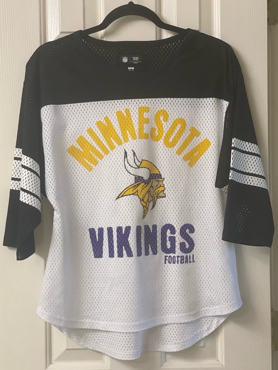NFL TEAM APPAREL Tops - Minnesota Vikings NFL TEAM APPAREL Women’s Mesh Jersey Style Top Size Medium